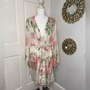 Plum Pretty Sugar Satin Floral Kimono Robe Tie Lightweight Size M